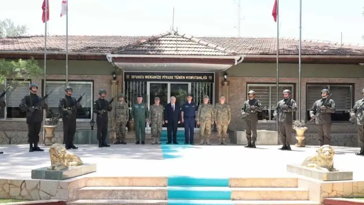 Bakan Güler'den KKTC'deki 39'uncu Mekanize Piyade Tümen Komutanlığı'na ziyaret