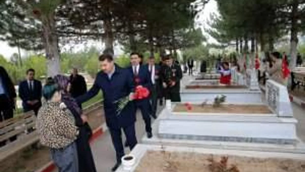 İç Anadolu'da bayram arifesinde şehit kabirleri ziyaret edildi