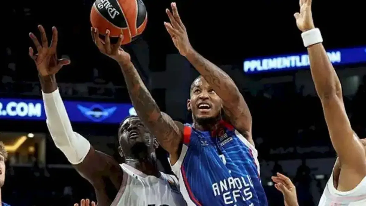 Anadolu Efes 89-84 LDLC Asvel (MAÇ SONUCU - ÖZET) A. Efes galibiyetle tanıştı!