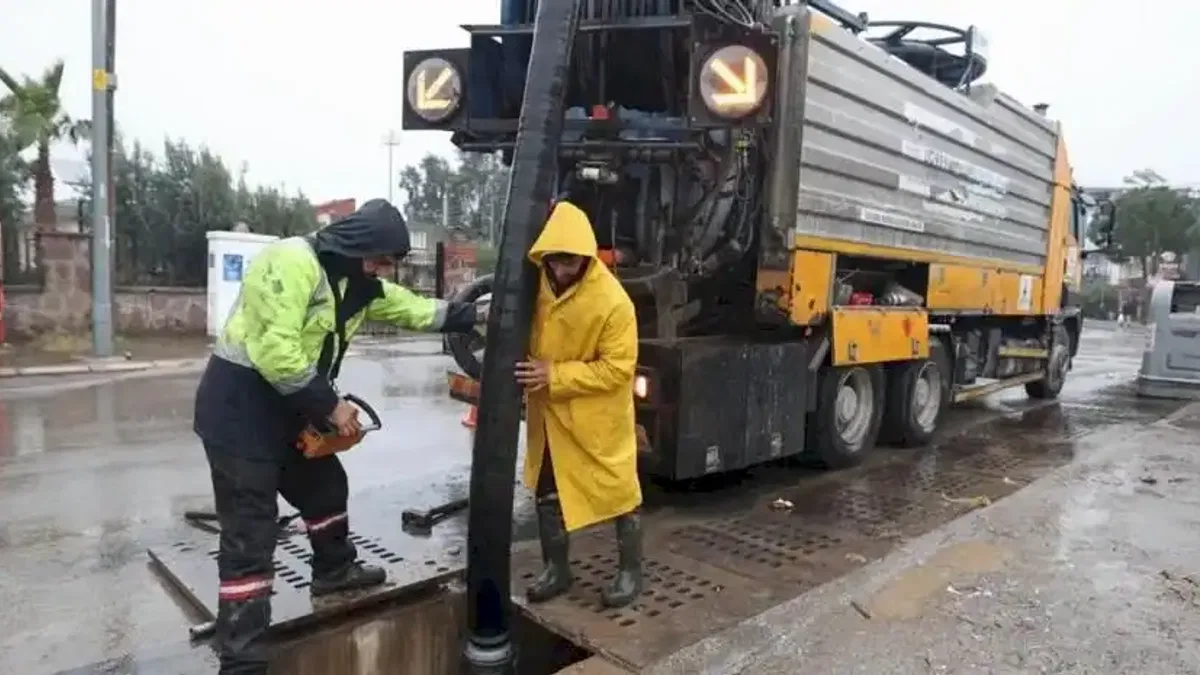 İzmir’de sağanak yağışa karşı seferberlik