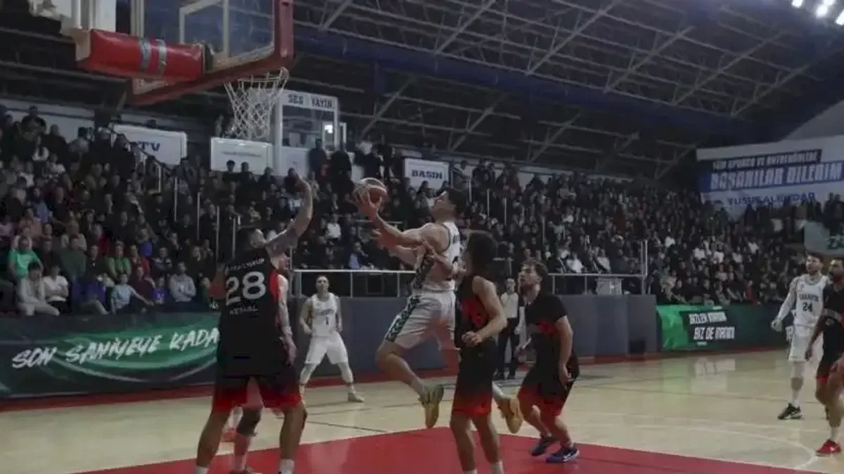 Sakarya potasında taraftar önünde net galibiyet