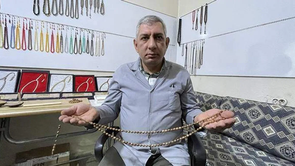 Mevlevi tespihleri son ustalarının elinde şekilleniyor