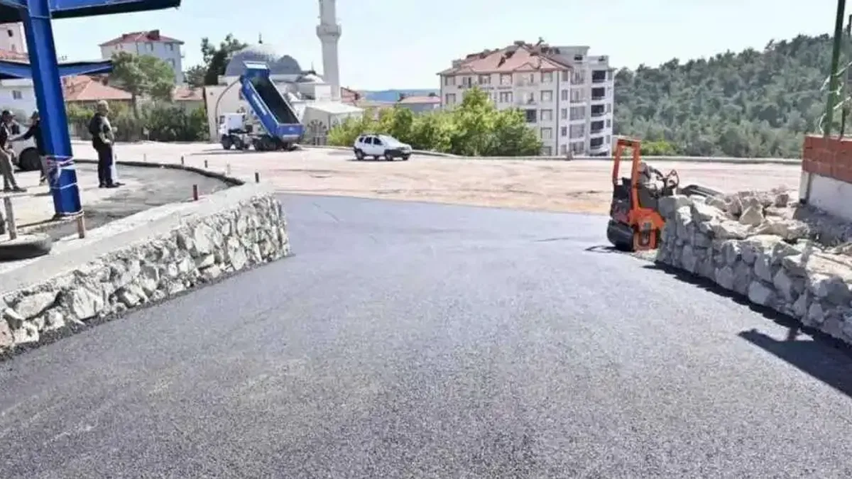 Manisa Büyükşehir'den Gördes'e asfalt