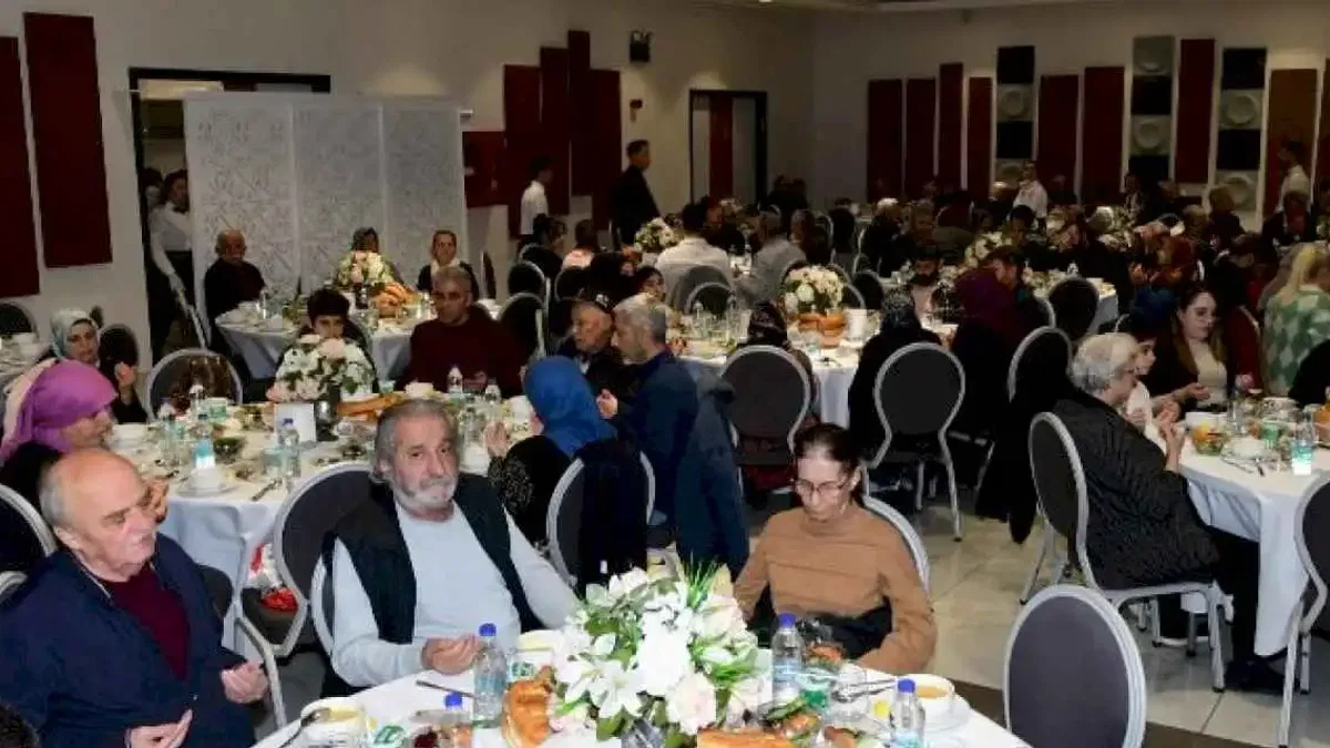 Başkan Selvitopu, gaziler ve yakınlarıyla iftarda buluştu