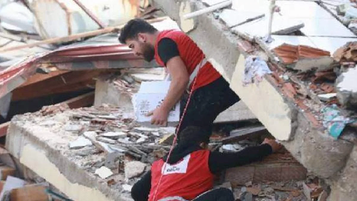 Kızılaycılar da depremden doğrudan etkilendi