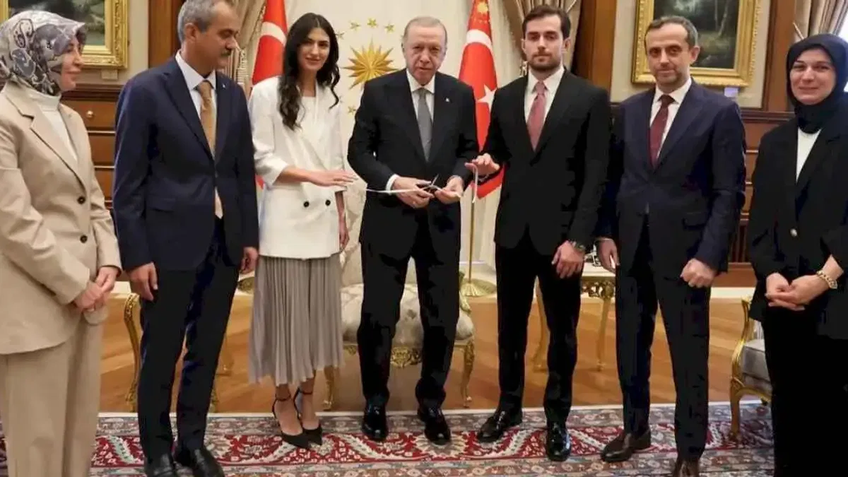 Eski Bakan'ın kızının nişan yüzükleri Külliye'de takıldı