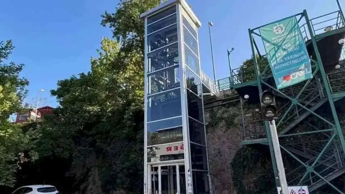 İzmit Tren Garı'nda asansör kulesi tamamlanıyor