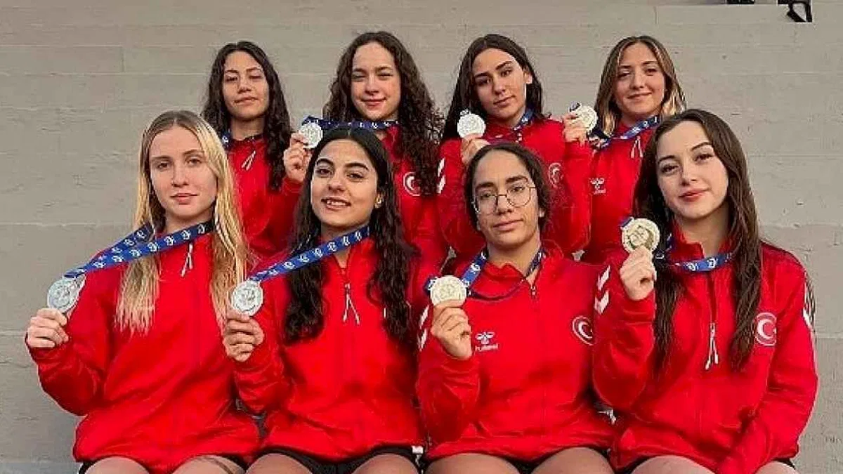 Egeli 15 milli sporcu, Sualtı Ragbisi Avrupa Şampiyonası'nda ay- yıldızlı formayla mücadele etti