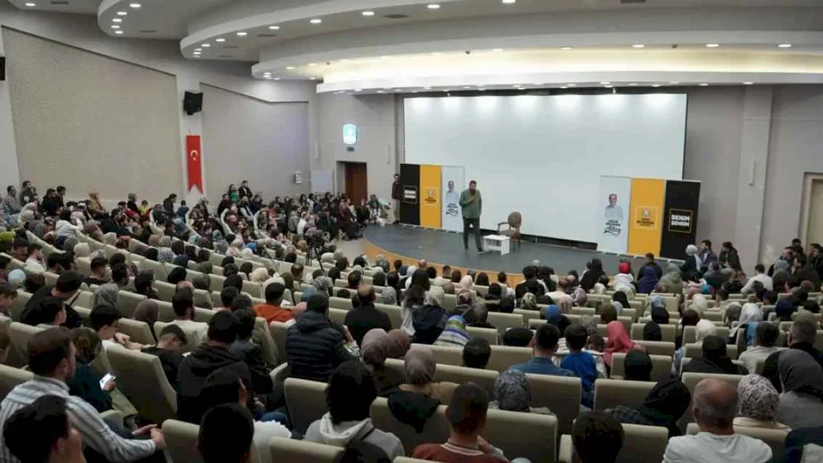Konya’da 'Şehir Konferansları' başladı