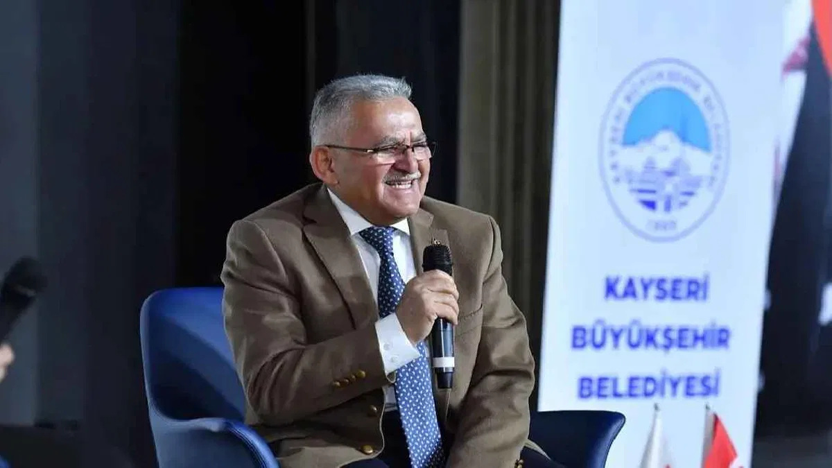Kayseri Büyükşehir'den 5 bin liralık kırtasiye desteği