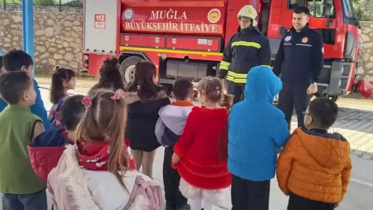 Miniklere yangın güvenliği eğitimi