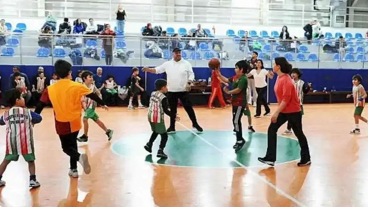 Karşıyakalı aileler basketbol şenliğinde buluştu