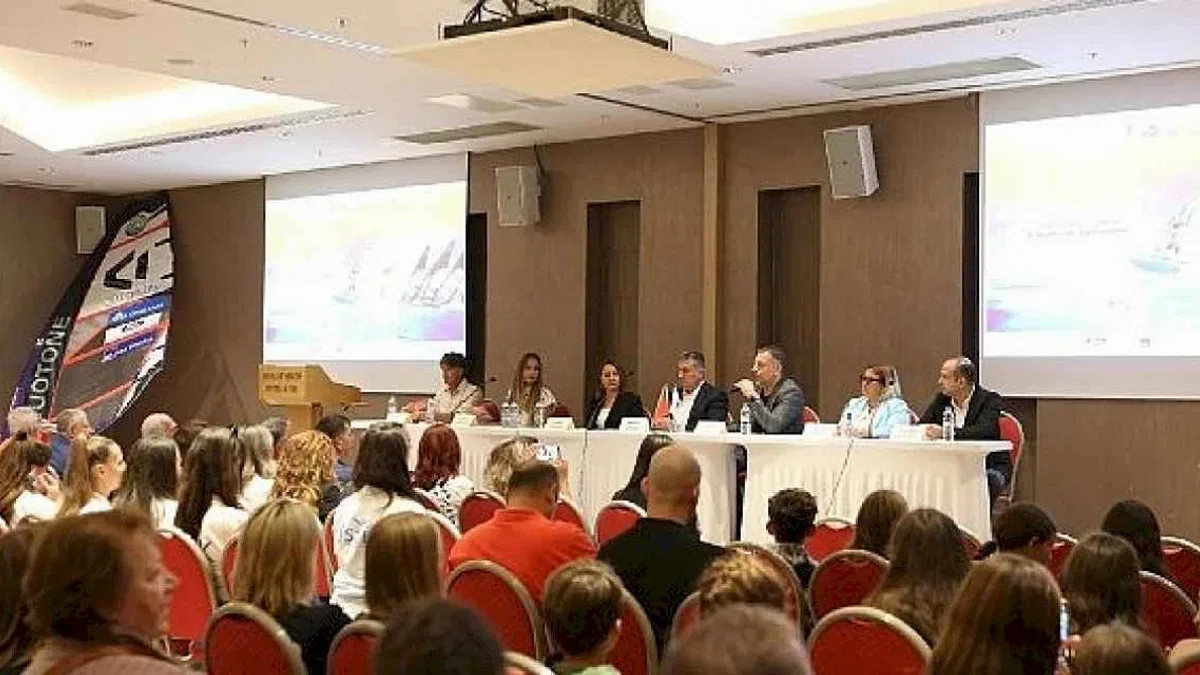 Başkan Denizli: "İlçemizde sörfün uluslararası turnuvalara ev sahipliği yapan bir kent olması için var gücümüzle çalışacağız"