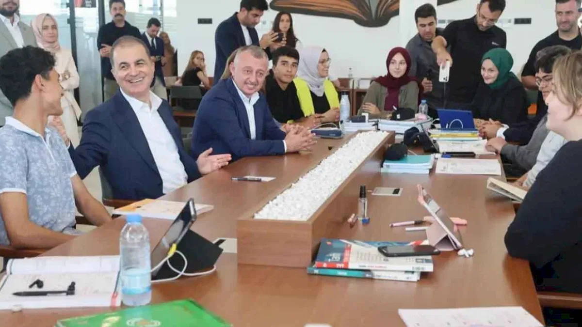 Ömer Çelik’ten Kocaeli’ye ziyaret: Milli İrade Meydanı’na tam not