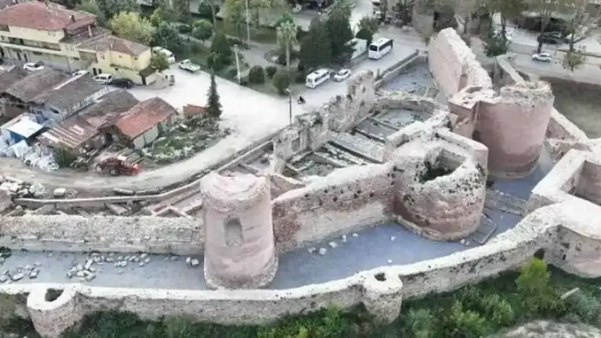 Bursa İznik'te 1800 yıllık Roma Tiyatrosu turizme kazandırıldı