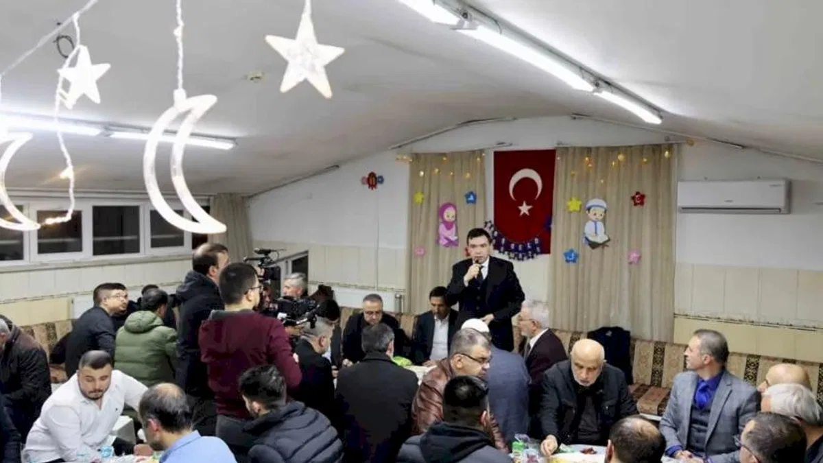 Başkan Kılca iftar ve teravihte vatandaşlarla buluştu