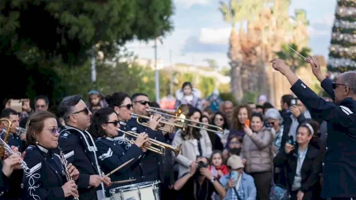 İzmir, yeni yılı rengarenk bir festivalle karşılıyor