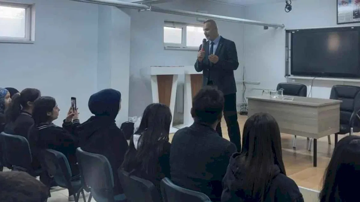 Cizre’de 'Başarıda Arkadaş Seçimi' konferansı
