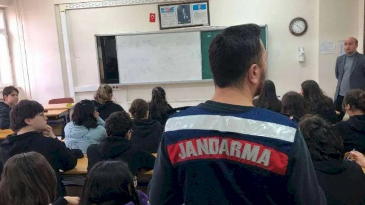 Jandarma'dan Keşan'da öğrencilere siber suç farkındalığı
