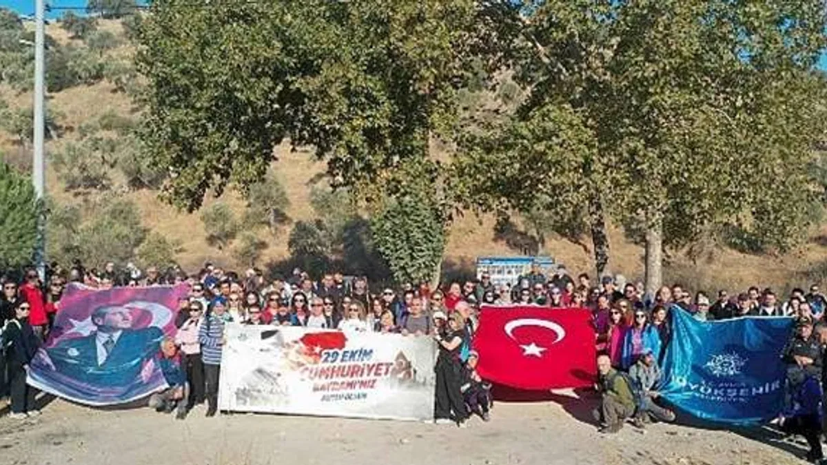 Başkan Çerçioglu, Aydınlıları Cumhuriyet'in 101. Yılında Trekking Etkinliğinde Buluşturdu