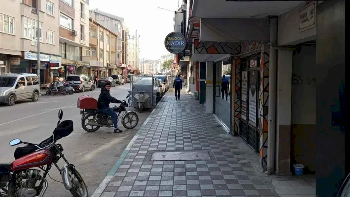 Bursa Karacabey’de kaldırım işgalleri son buldu