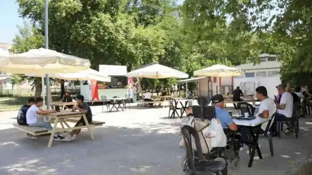 Engelsiz kafe yenilenen yüzüyle hizmete devam ediyor