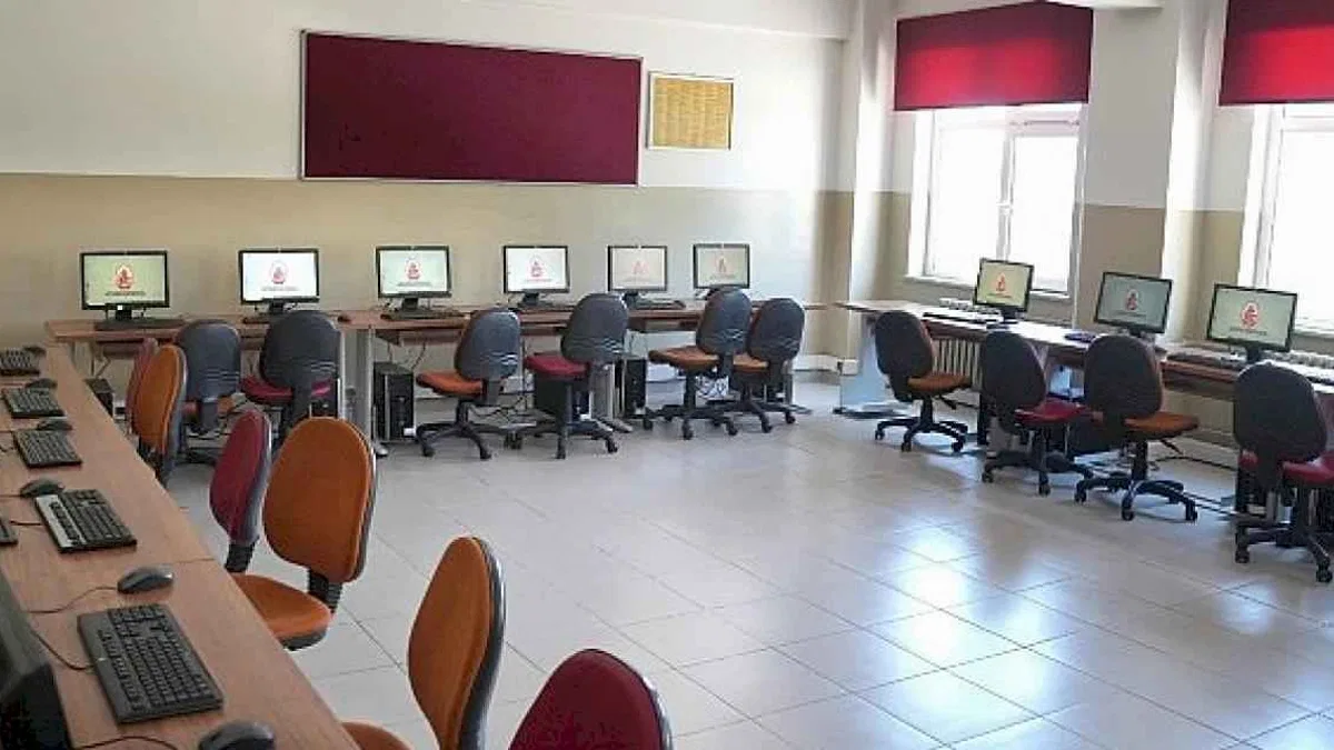 İETT'nin gençlere teknoloji desteği sürüyor