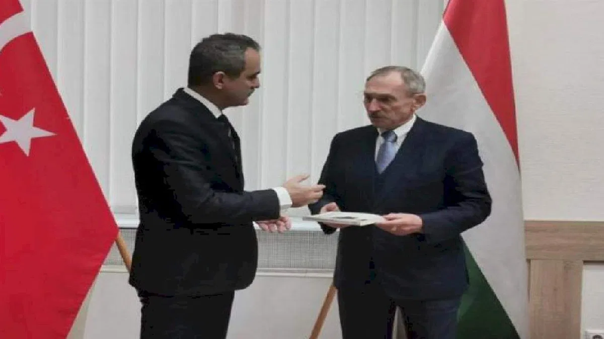 Bakan Özer'in Macaristan temasları sürüyor