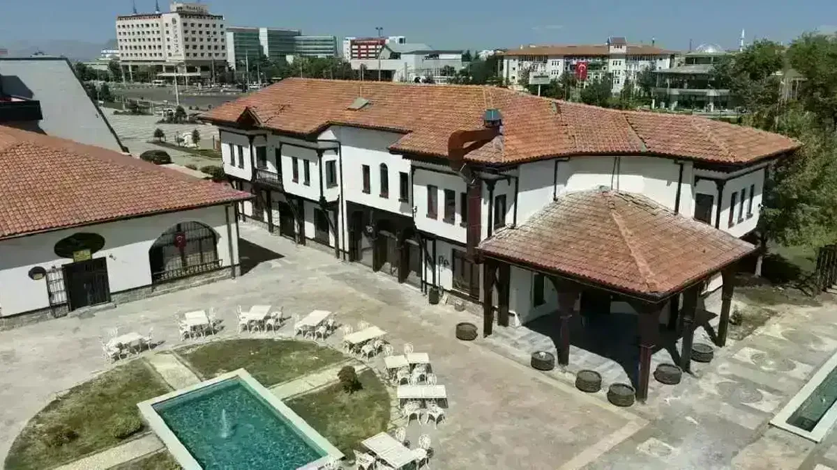 Malatya’da kerpiç evler 'Bi’Mekan' olarak yeniden hayat buluyor