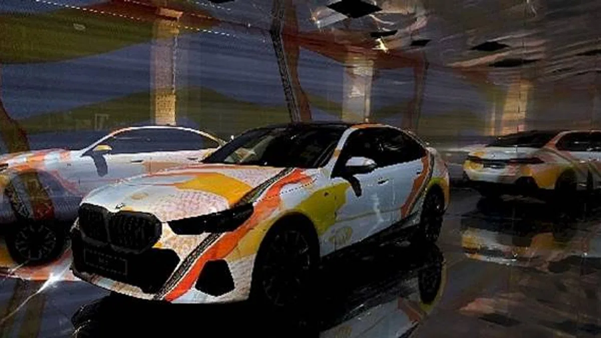 Yeni BMW i5, "The Electric AI Canvas" Enstalasyonuyla Contemporary Istanbul'da Sanatseverlerle Buluşuyor
