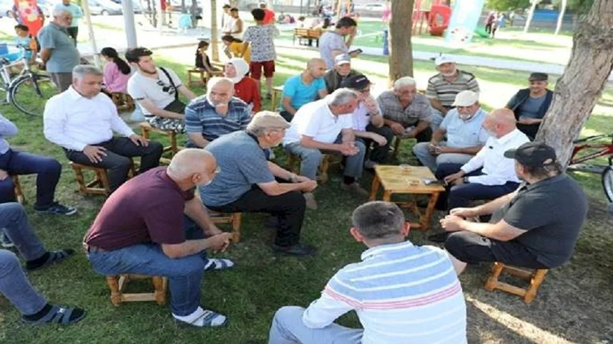 Ahmet Çolakbayrakdar esnafla buluştu