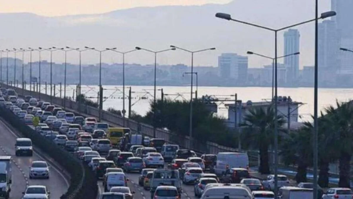 Araç satışı yüzde 15,5 düştü... Trafiğe 198 bin 740 araç eklendi