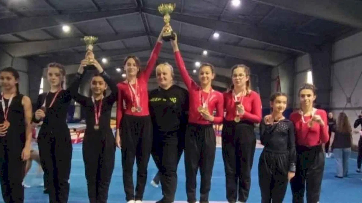 Yıldız sporculara 11 madalya 2 kupa