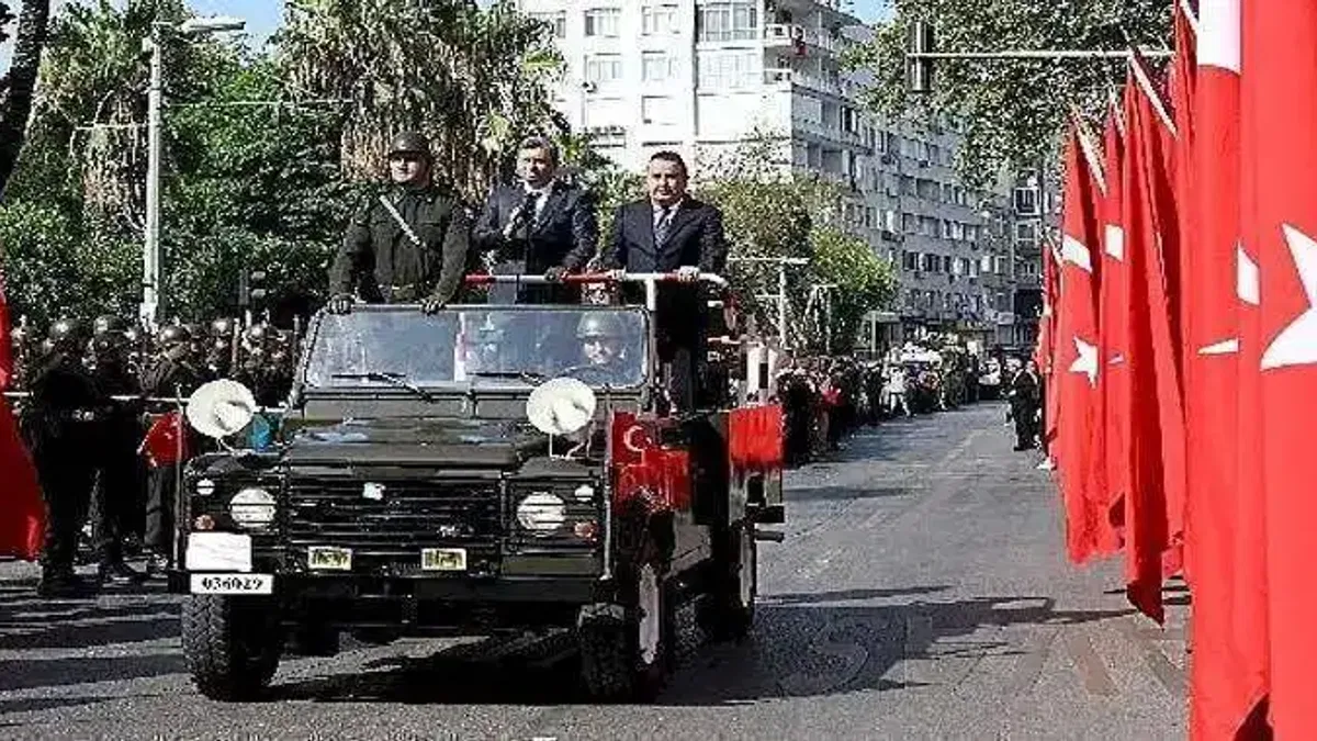 Büyük Zafer Antalya'da coşkuyla kutlanıyor