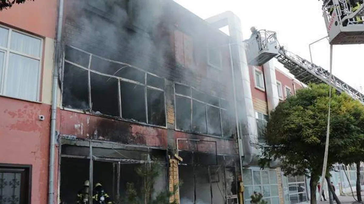 Kayseri'de yatak imalathanesinde çıkan yangın söndürüldü