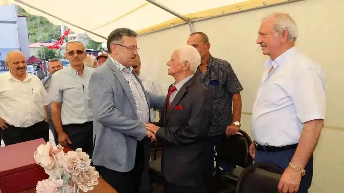 Trabzon’da Başkan Genç vatandaşlarla buluştu