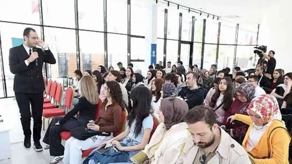 Prof. Dr. Samur, gençlerle yapay zekâyı konuştu