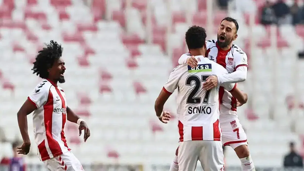 Sivasspor 2-1 Çaykur Rizespor (Maç Sonucu) Yiğidolar evinde hata yapmadı!