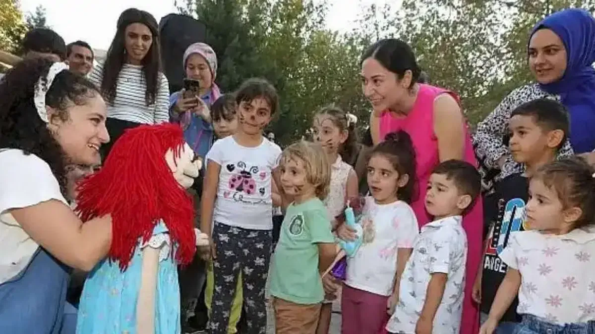 Bayraklı'da çocuklar şenlikte buluştu