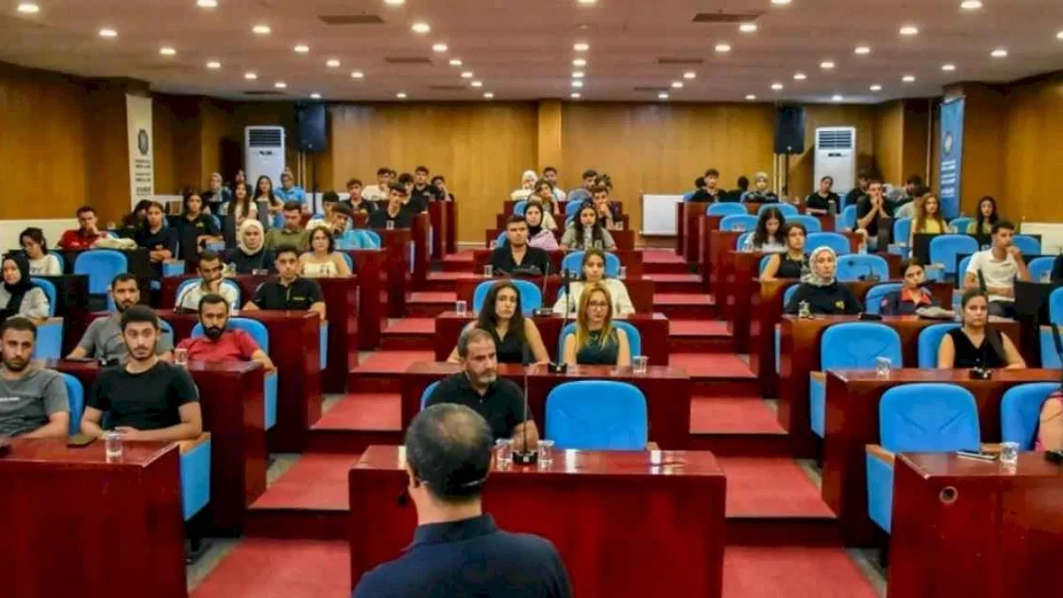 Diyarbakır'da stajyerlere iş sağlığı ve güvenliği eğitimi