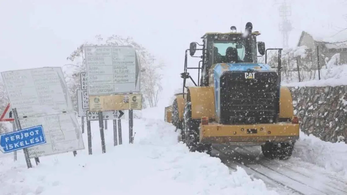 Diyarbakır'da 439 kilometre yol ulaşıma açıldı