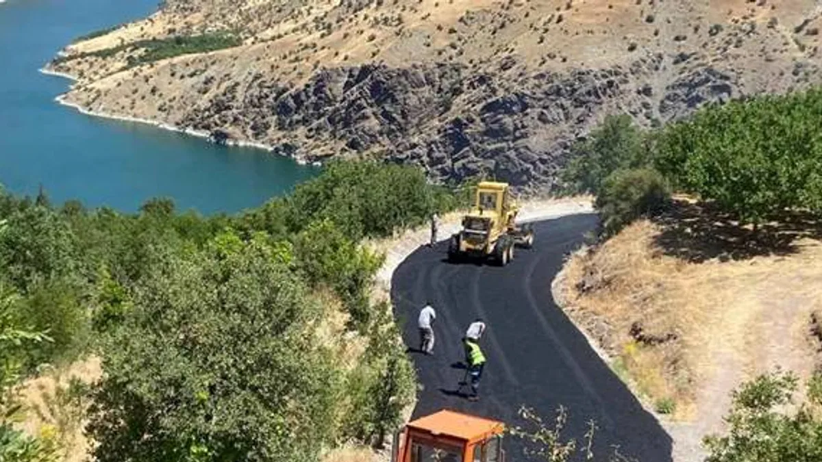 Malatya Büyükşehir'den Karaağaç'a sıcak asfalt