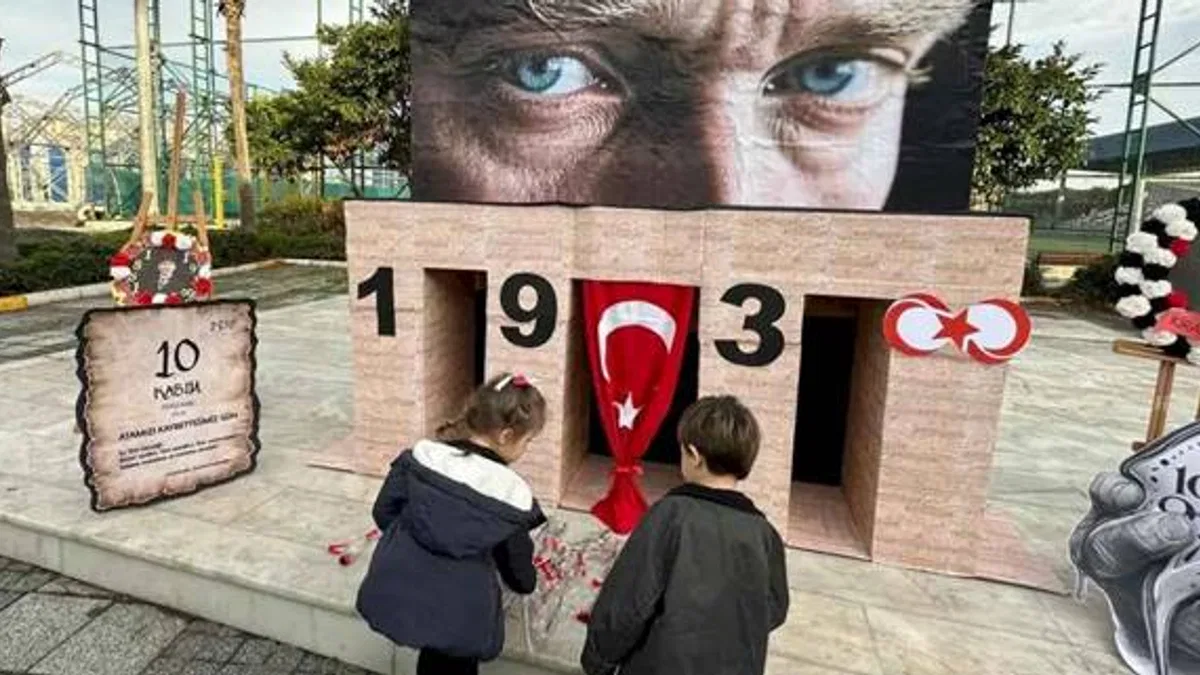İstanbul Bakırköy 10 Kasım'da Ata'sını andı