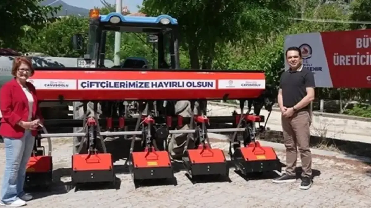 Denizli'de Bozkurtlu üreticilere çapa makinesi desteği