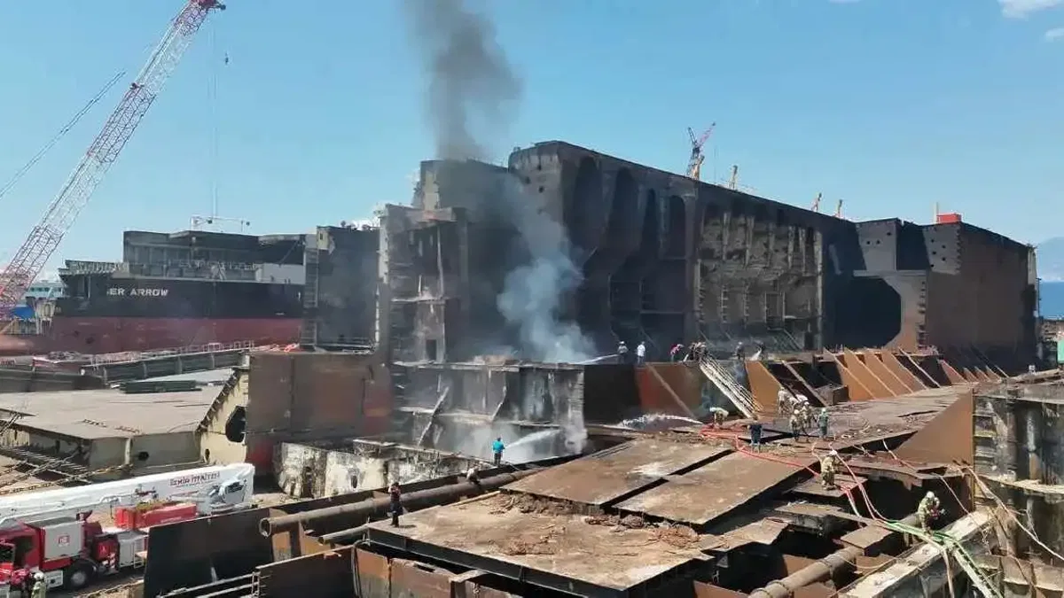 Aliağa'da yakıt tankeri yangınına hızlı müdahale