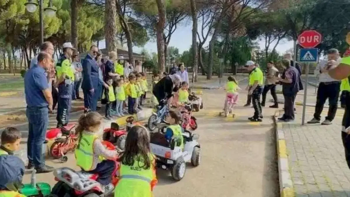 Aydın Nazilli'de minik trafik dedektifleri iş başında