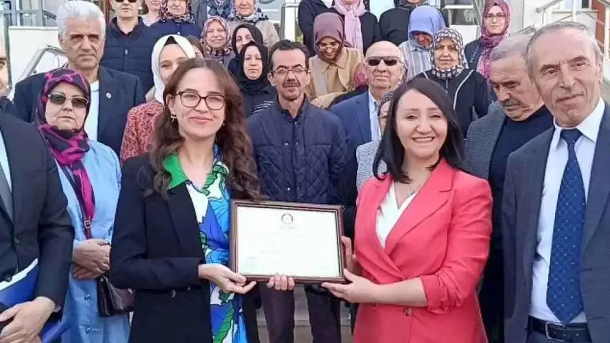 Bilecik Pazaryeri'nde Başkan Tekin mazbatasını aldı