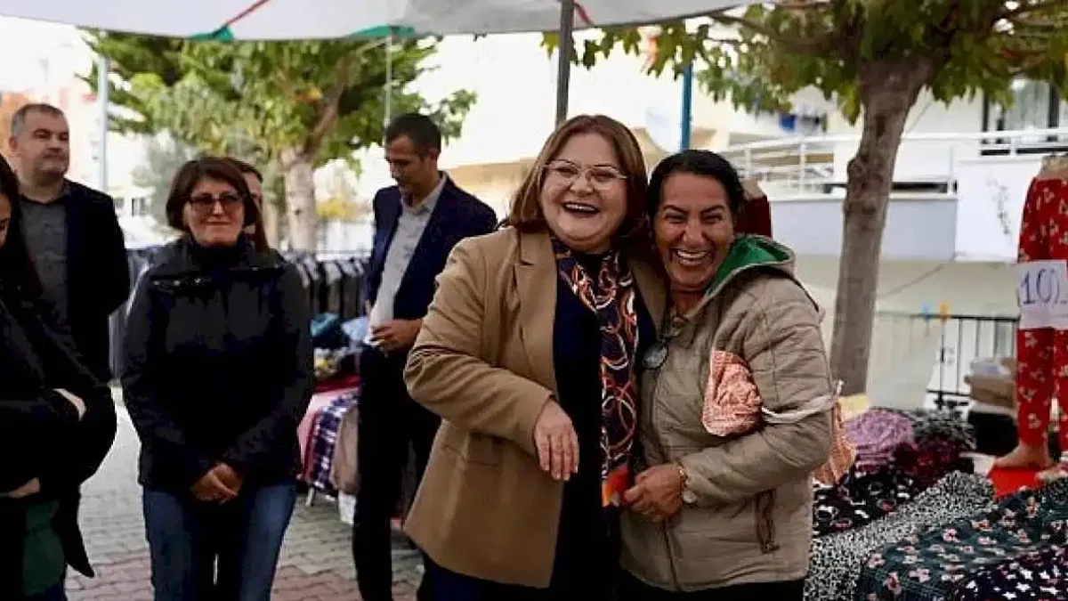 Başkan Gençay Pazartesi Pazarında Vatandaşlarla Buluştu