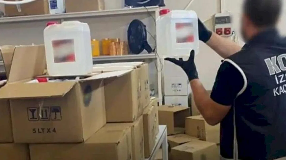 İzmir'de yılbaşı öncesi sahte içki ve tütün operasyonu... 50 milyon TL vergi kaybı önlendi