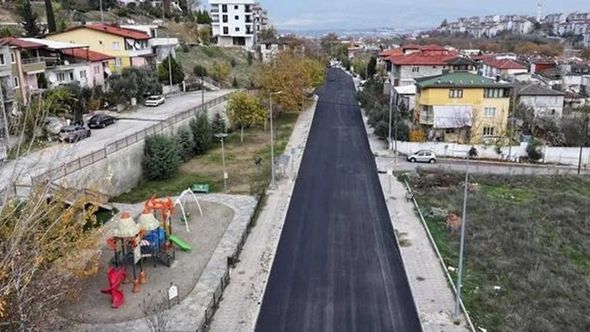 Denizli’de ulaşım ağı sıcak asfaltla yenileniyor